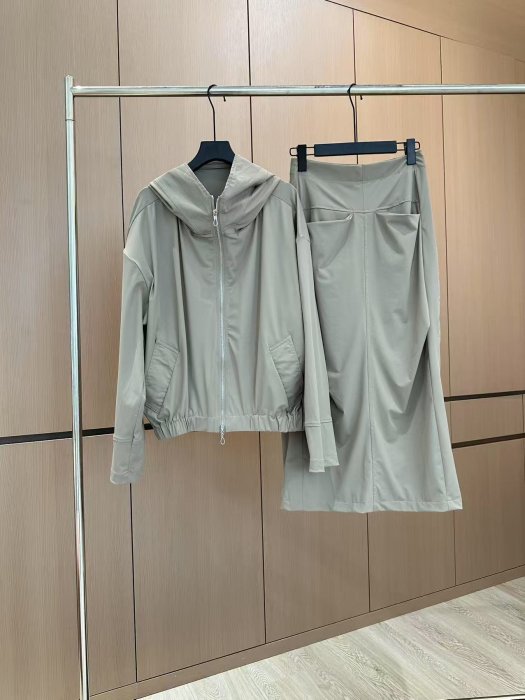 Костюм женский