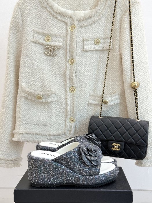 Шлепанцы женские