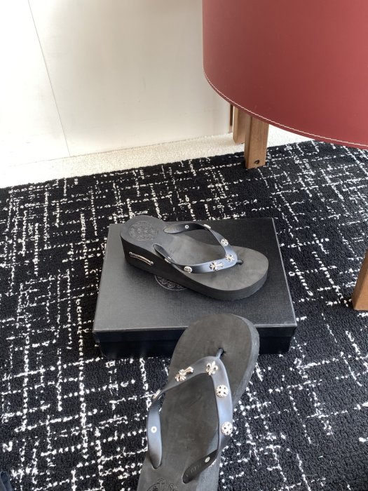 Шлепанцы женские фото 6