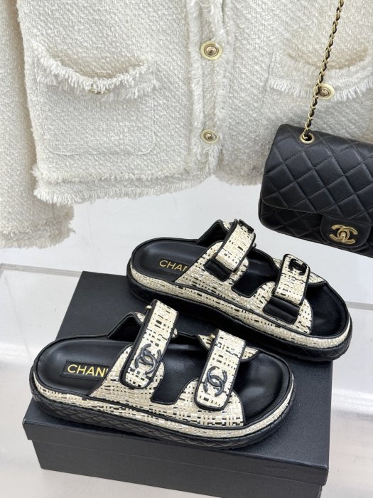 Шльопанці фото 3