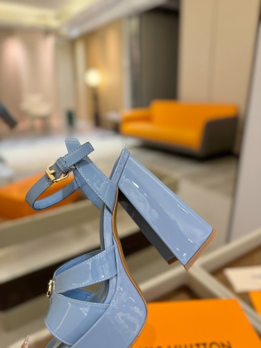 Босоножки фото 8