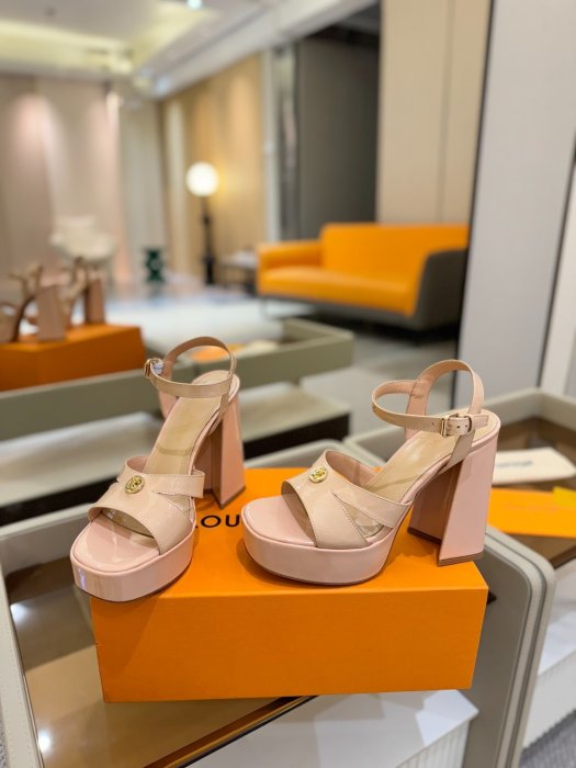 Босоножки фото 6