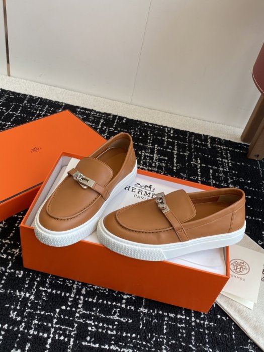 Лоферы кожаные женские фото 3