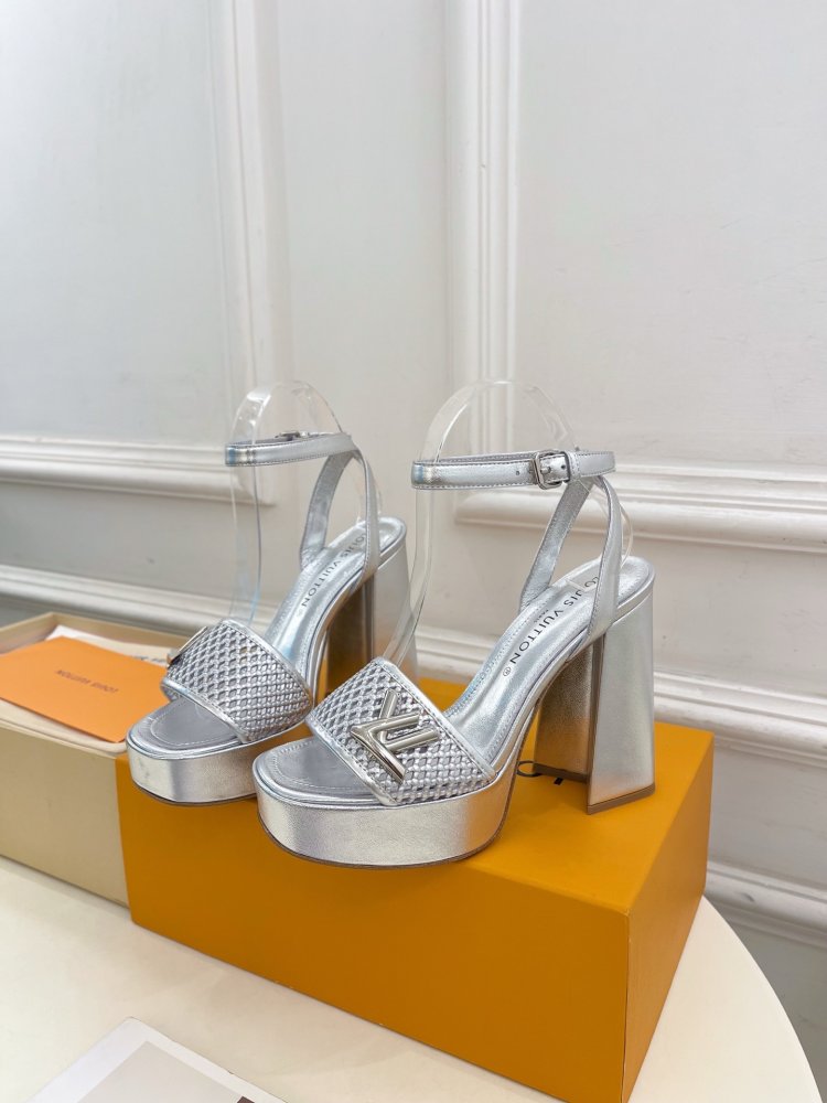 Босоножки фото 3