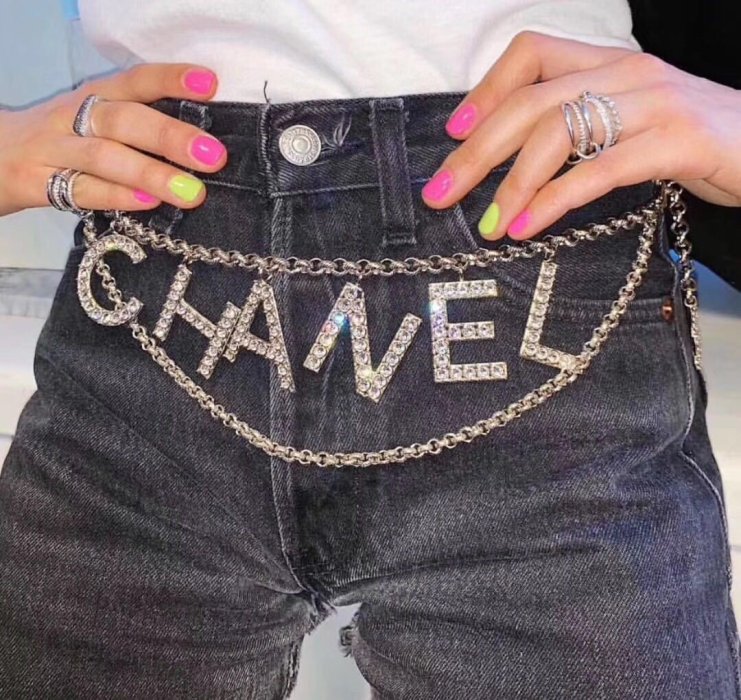 Chain on waist