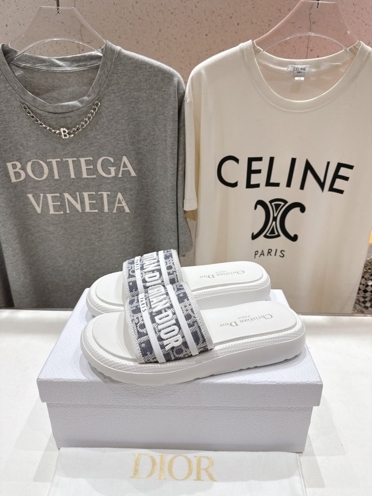 Шльопанці жіночі фото 3