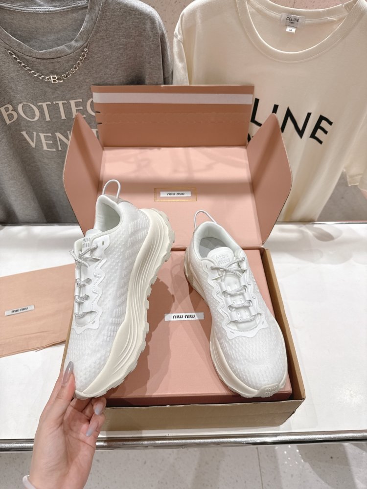 Кроссовки женские фото 3