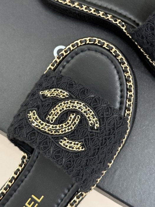 Шлепанцы женские фото 7