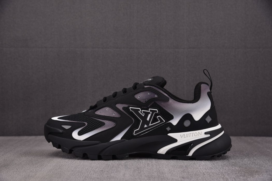 Кроссовки LOUIS VUITTON Runner Tatic Black White