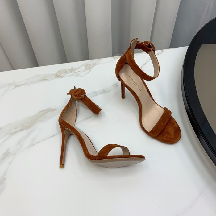 Босоножки фото 3