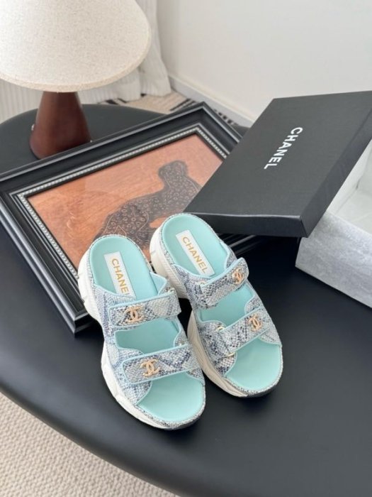 Шлепанцы женские фото 4