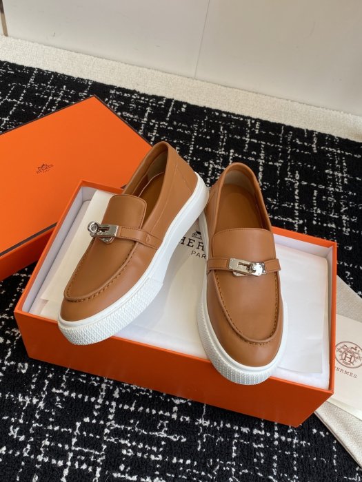 Лоферы кожаные женские фото 5