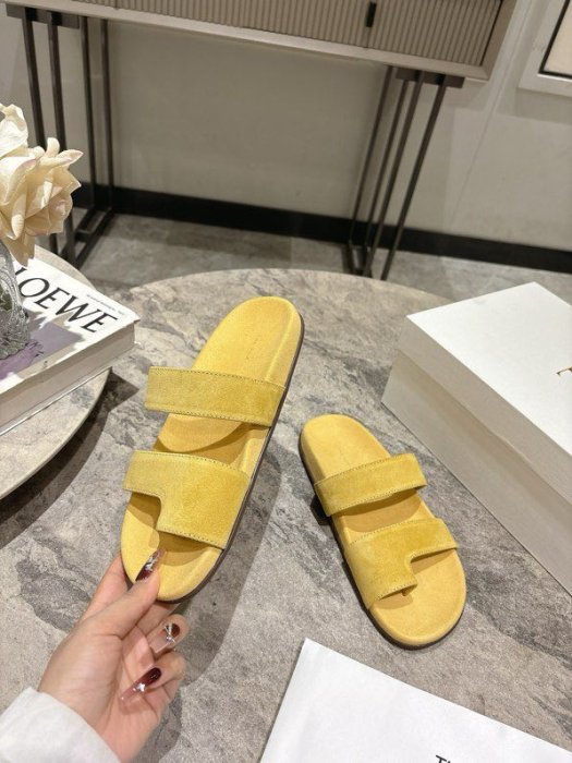 Шлепанцы женские фото 9