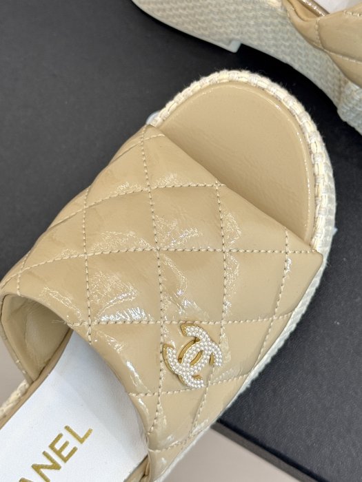 Шлепанцы женские фото 7