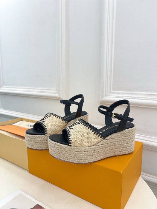 Босоножки фото 3