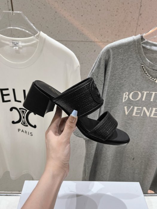 Босоножки фото 3