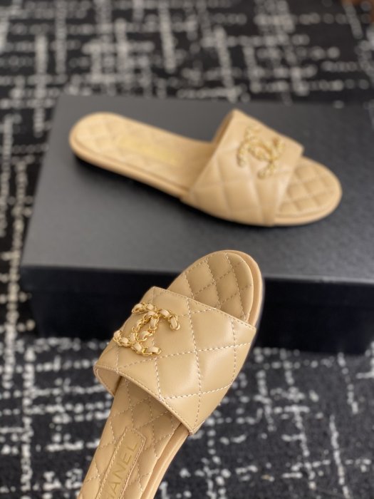 Шлепанцы женские фото 6