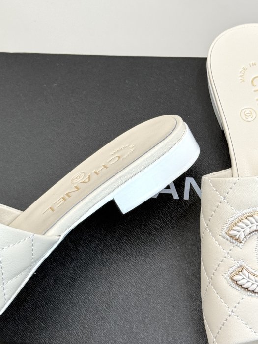 Шлепанцы фото 6