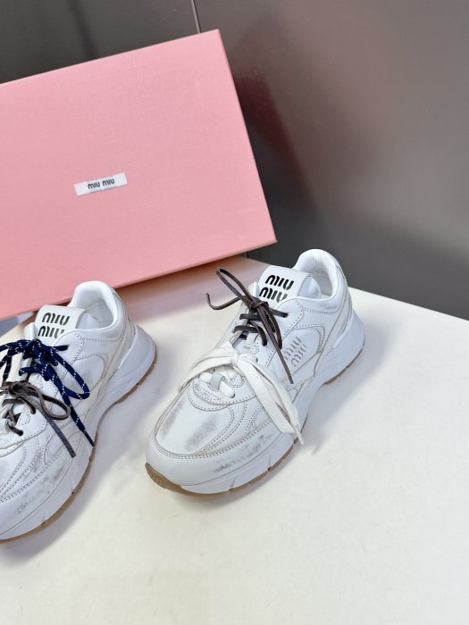 Кроссовки женские фото 3