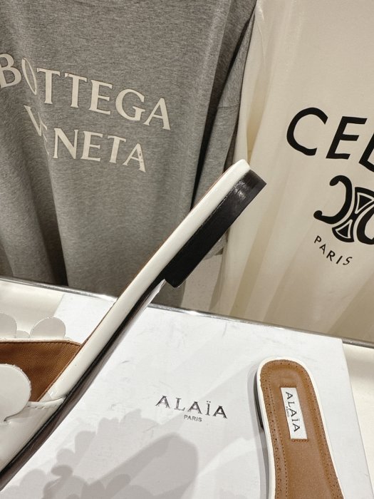 Шлепанцы женские фото 7