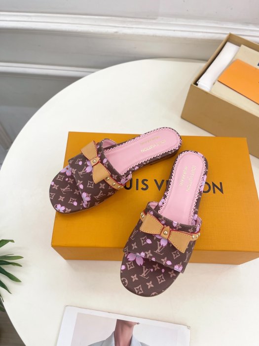 Шлепанцы женские фото 5