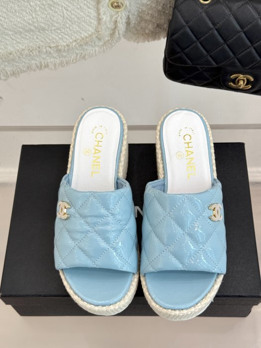 Шлепанцы женские фото 4