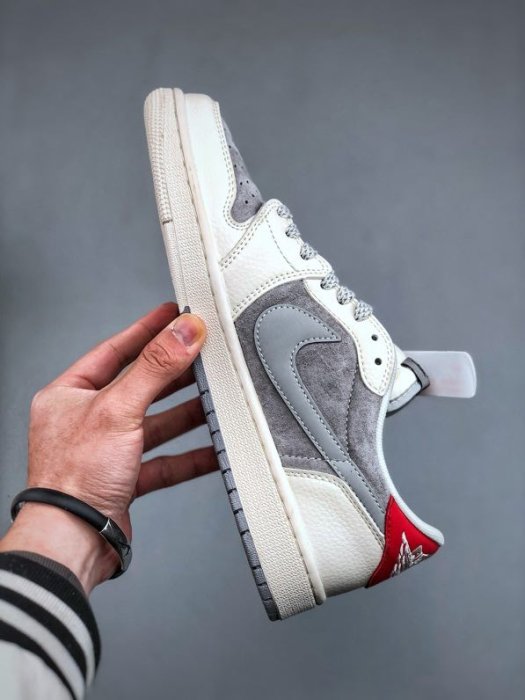 Sneakers Travis Scott x Fragment Design x Jordan Air Jordan 1 Low фото 2