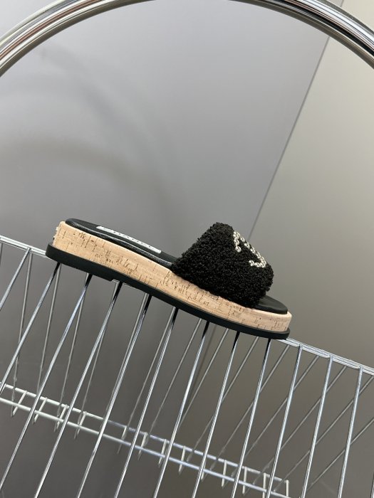 Шлепанцы женские фото 5