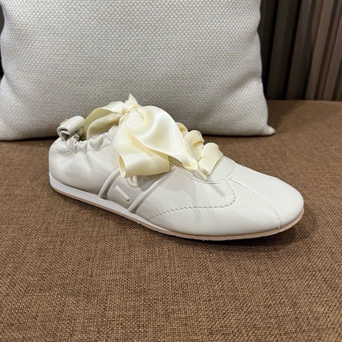 Кросівки жіночі фото 4