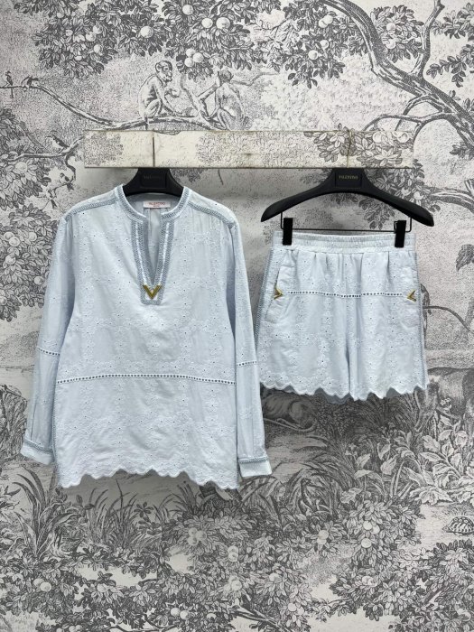 Костюм женский