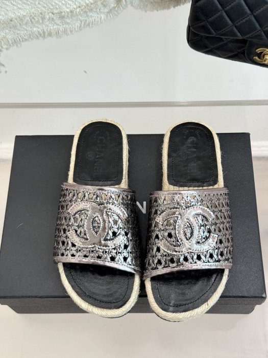 Шлепанцы женские фото 4