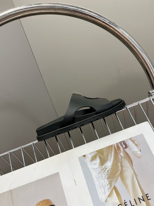 Шлепанцы женские фото 5