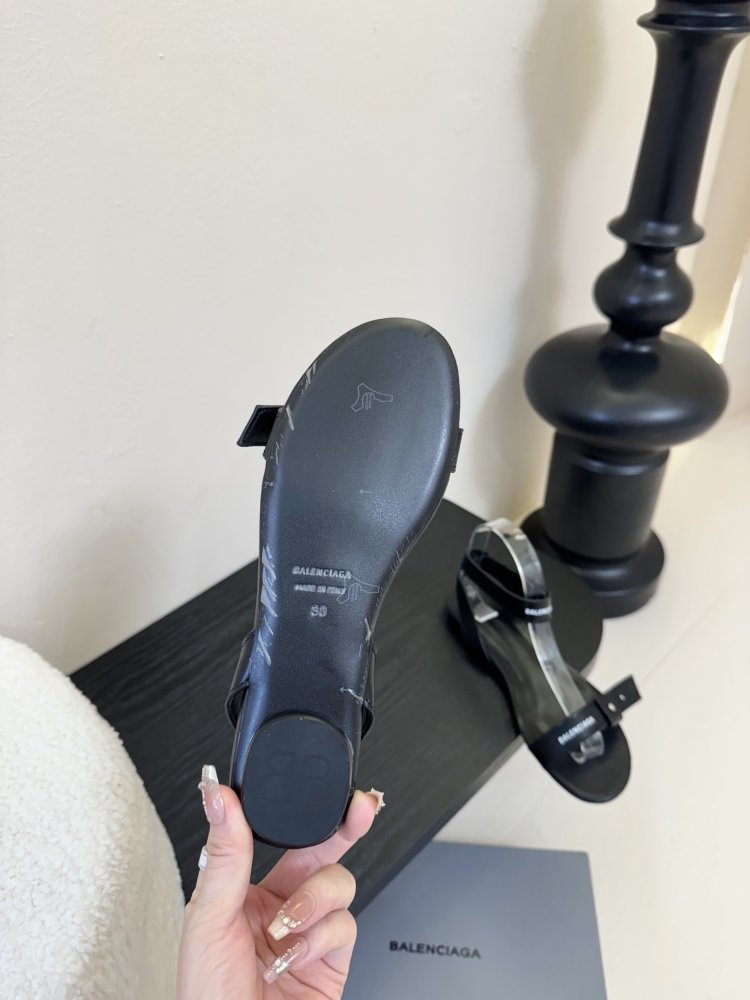 Босоножки фото 9