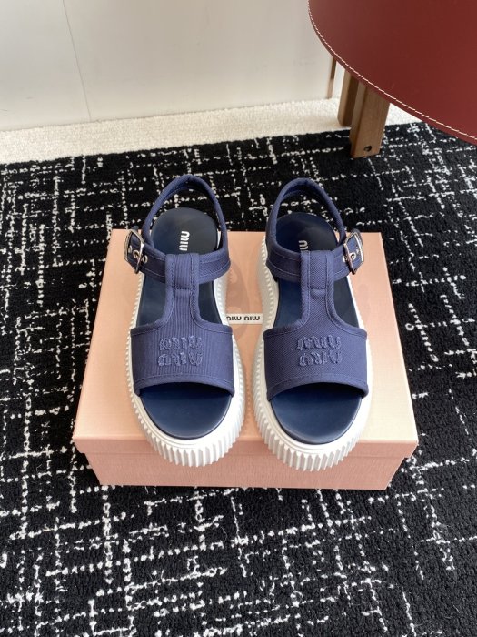 Сандалии женские