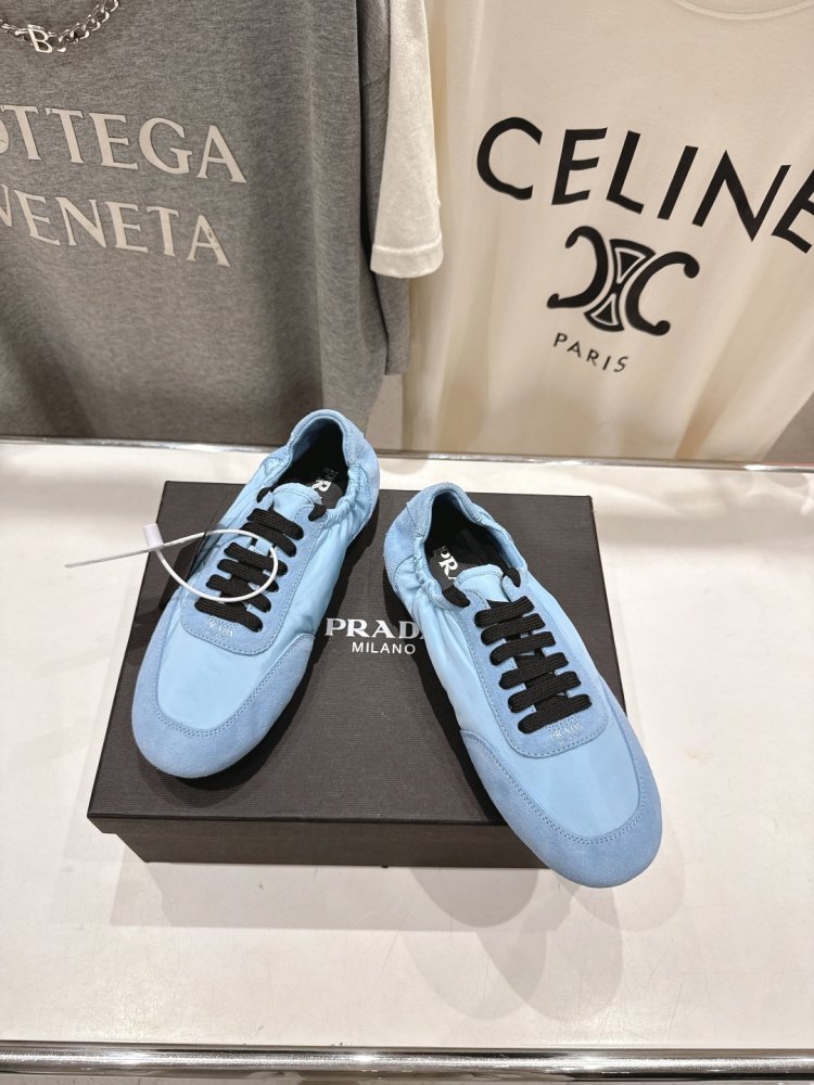 Кросівки жіночі фото 2