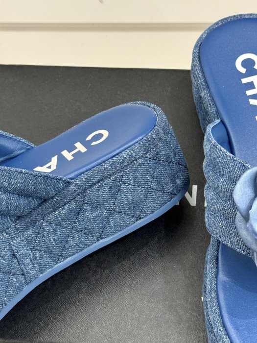 Шлепанцы женские фото 6