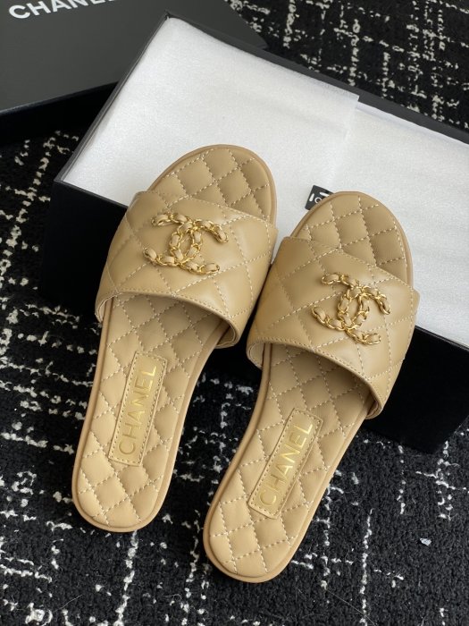 Шлепанцы женские фото 4