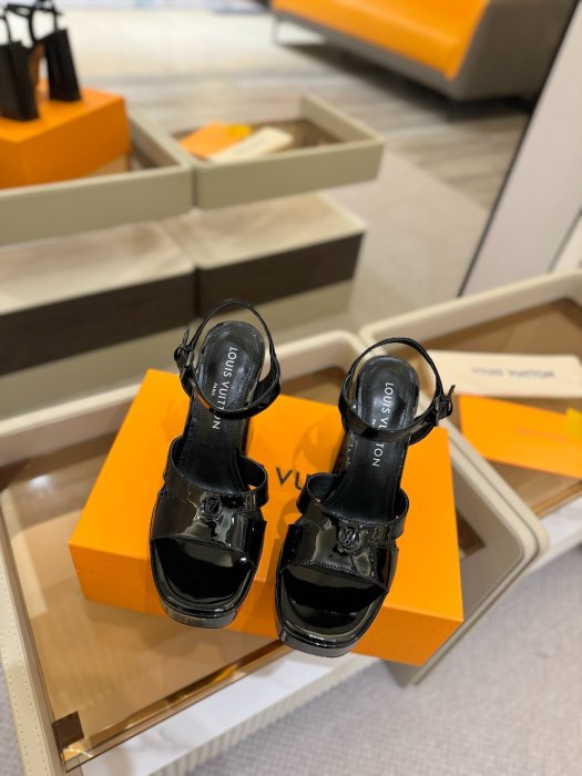 Босоножки фото 4