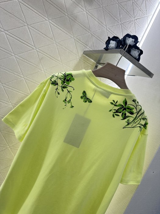 T-shirt women's фото 4