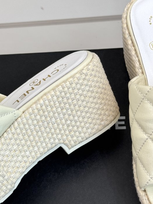 Шлепанцы женские фото 6