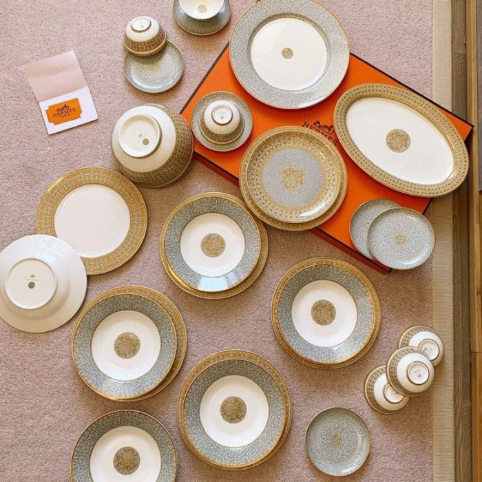 Set porcelain crockery of 28 items