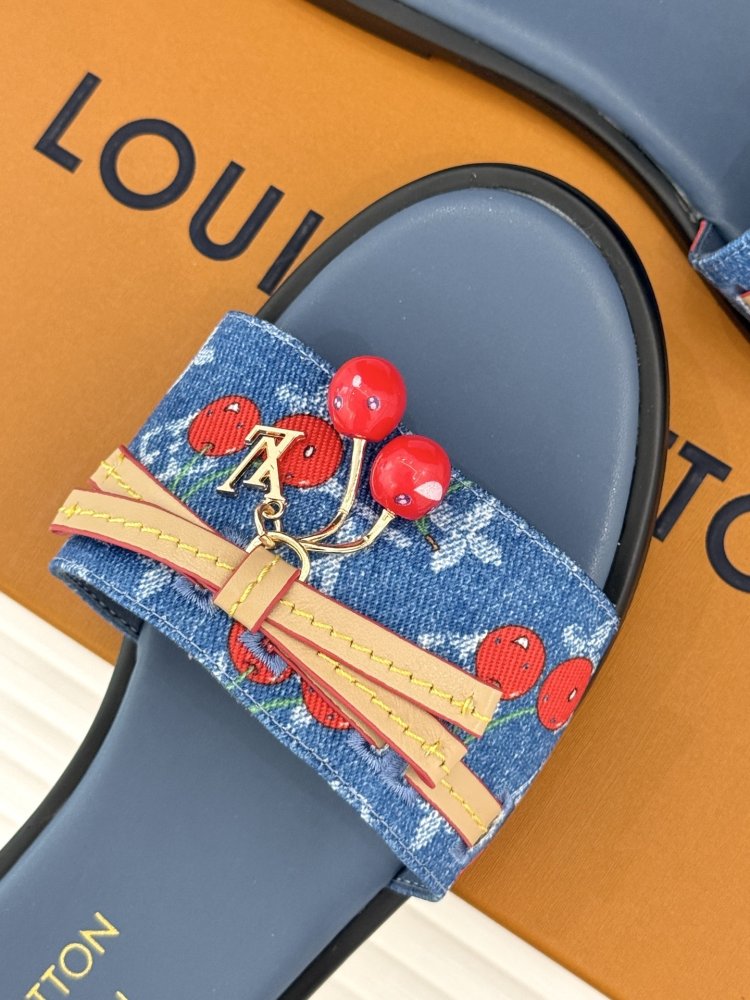 Шлепанцы женские фото 7