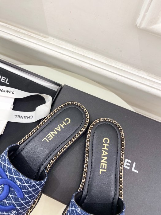 Шлепанцы женские фото 7