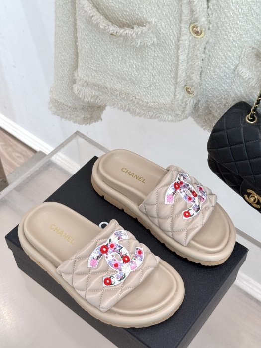 Шлепанцы фото 3