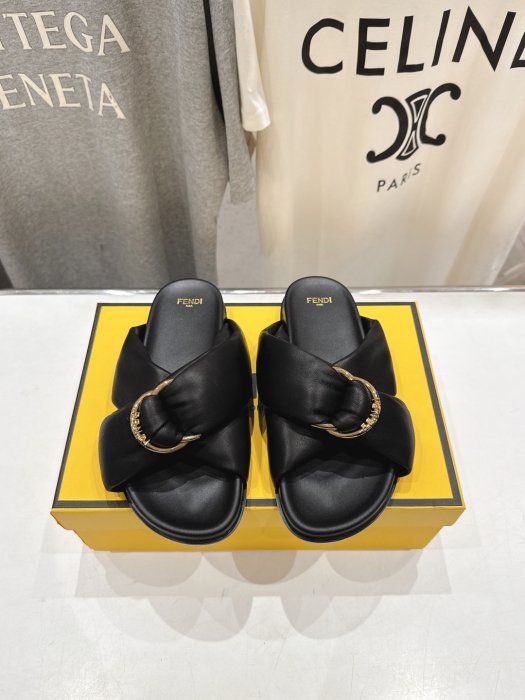 Шлепанцы женские