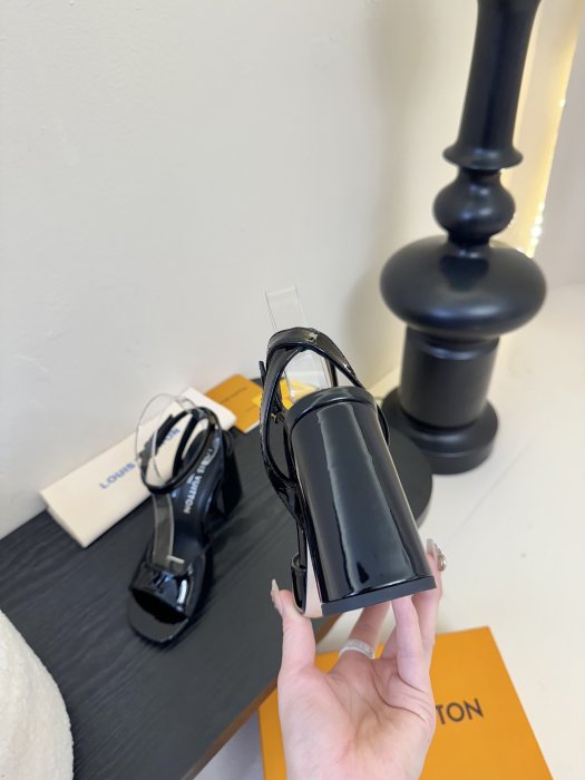 Босоножки фото 7