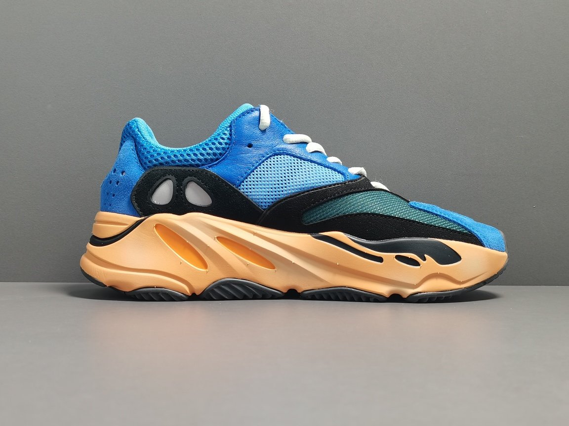 Sneakers YEEZY BOOST 700 фото 2