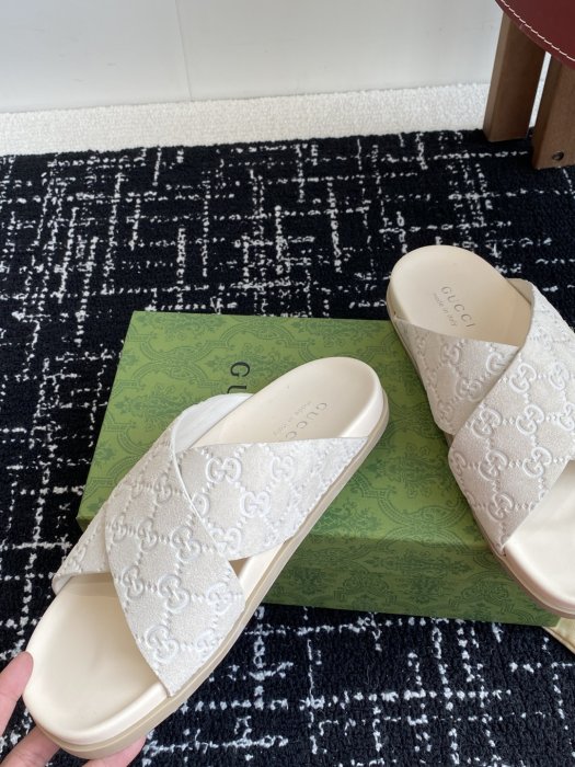 Шлепанцы фото 7