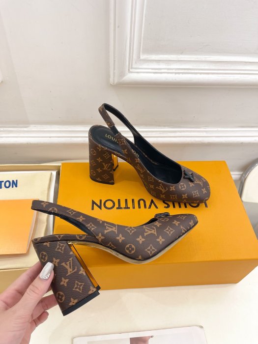 Босоножки фото 4