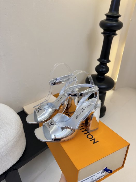 Босоножки фото 5